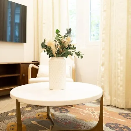 New Luxury - 4 People Apartment *
