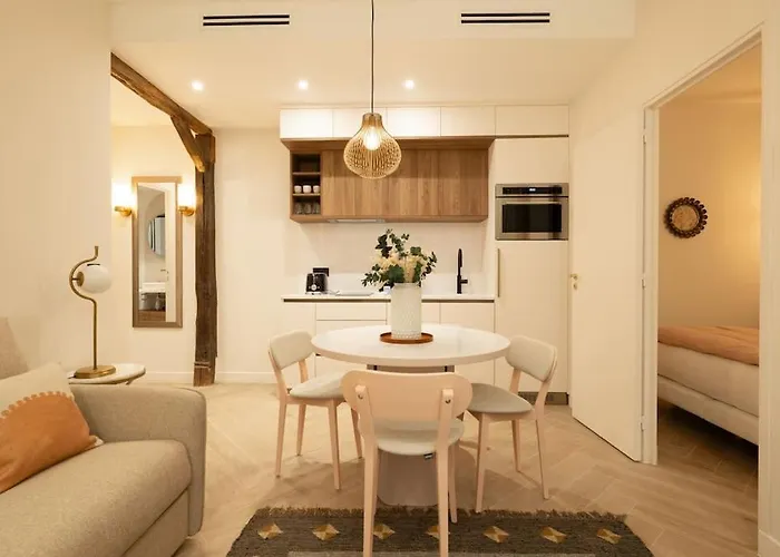 New Luxury - 4 People Apartment Paris